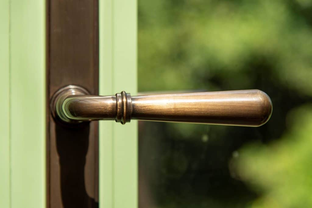 Aluco RearDoors HandleDetail2